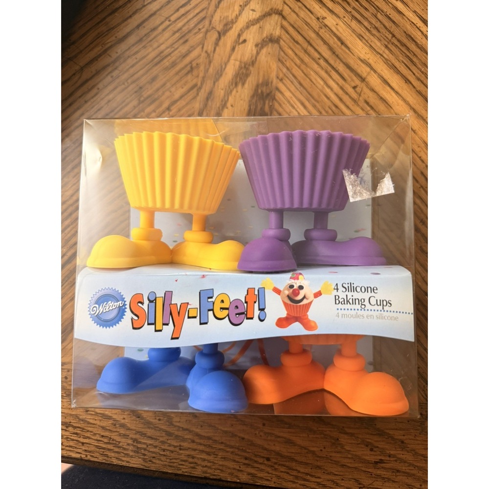 vtg 2005 Wilton Silly Feet 4 Silicone Baking Cups , 4-Count